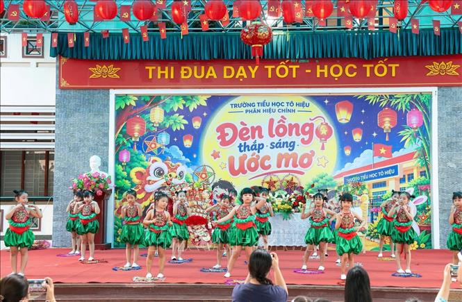 Tỉnh Hưng Yên hiện có trên 850.000 trẻ em dưới 16 tuổi, chiếm trên 24% dân số; trong đó có trên 232.000 trẻ dưới 6 tuổi và hơn 7.700 trẻ có hoàn cảnh đặc biệt. Ảnh: Thu Hoài - TTXVN