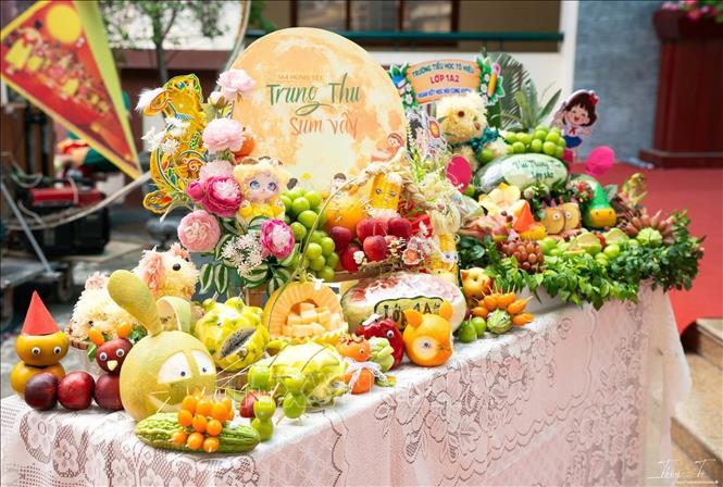 Mâm ngũ quả Tết Trung thu của cô và trò Trường Tiểu học Tô Hiệu (xã Nghĩa Trụ, tỉnh Hưng Yên). Ảnh: Thu Hoài - TTXVN