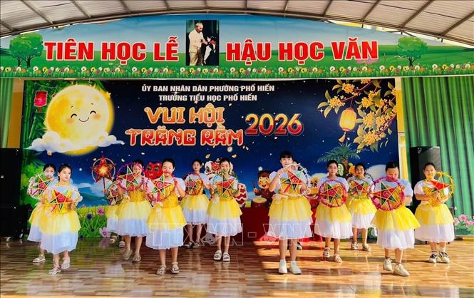 Các hoạt động Tết Trung thu tại Trường Tiểu học Phố Hiến (Hưng Yên). Ảnh: Thu Hoài - TTXVN