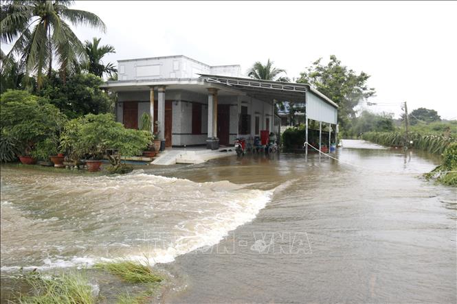 Nhiều nhà dân tại xã Tuyên Quang (Lâm Đồng) bị ngập sâu trong nước. Ảnh: Nguyễn Thanh –TTXVN