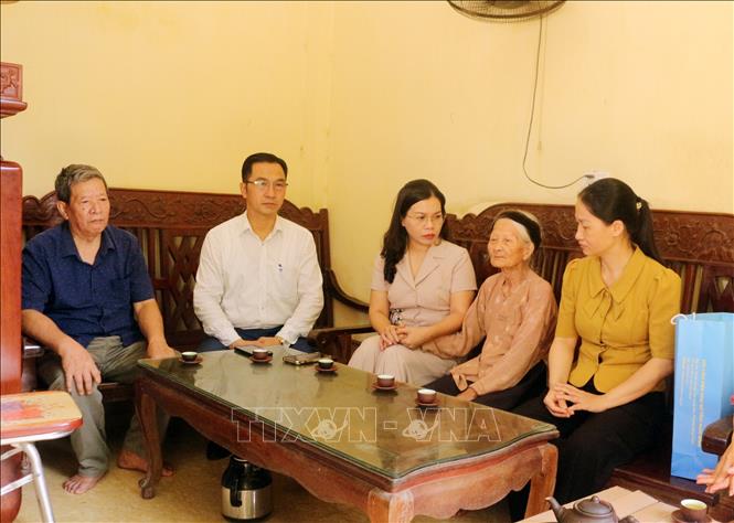 Câu chuyện về sự hy sinh của Liệt sĩ Nguyễn Thị Thu và Nguyễn Thị Thi (2 chị em ruột) vẫn được gia đình kể lại cho con cháu như một phần ký ức thiêng liêng. Ảnh: Nguyễn Chinh - TTXVN