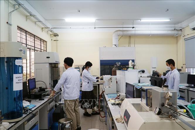 Viện Công nghệ vật liệu tiên tiến Đại học Quốc gia Thành phố Hồ Chí Minh được phê duyệt đề án CoE, với mục tiêu trở thành trung tâm đạt chuẩn quốc tế trong lĩnh vực vật liệu tiên tiến. Ảnh: Thu Hoài - TTXVN