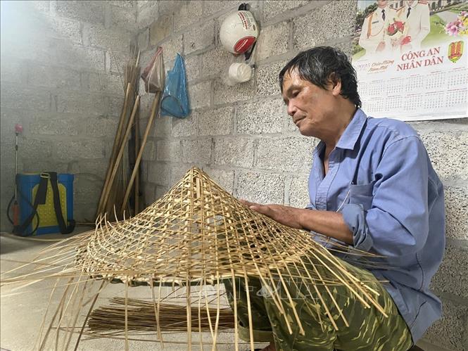 Nhờ sự hướng dẫn của Ban quản lý Công viên địa chất, nhiều nông dân Cao Bằng đã khôi phục nghề truyền thống phục vụ du lịch, ổn định cuộc sống. Ảnh: Quốc Đạt - TTXVN
