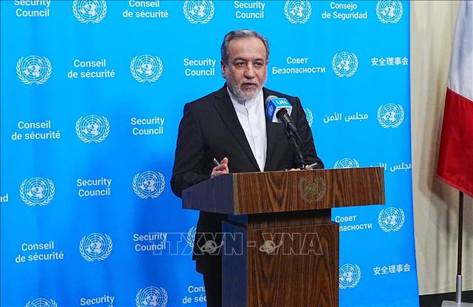 Ngoại trưởng Iran Seyed Abbas Araghchi phát biểu tại cuộc họp báo bên ngoài Hội đồng Bảo an LHQ ở New York, Mỹ, ngày 25/9/2026. Ảnh: AA/TTXVN phát