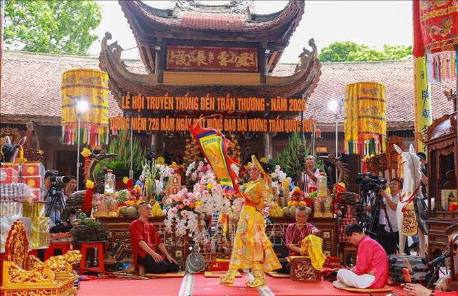 Liên hoan Thực hành nghi lễ hầu Thánh tạo điểm nhấn văn hóa trong khuôn khổ Lễ hội đền Trần Thương năm 2026. Ảnh: Khánh Hoà - TTXVN