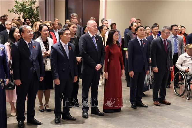 Phó Chủ tịch Quốc hội Nguyễn Doãn Anh và Phó Chủ tịch thứ nhất Quốc hội Na Uy Morten Stordalen dự Lễ kỷ niệm 81 năm Quốc khánh nước Cộng hòa xã hội chủ nghĩa Việt Nam. Ảnh: Việt Thắng - P/v TTXVN tại Bắc Âu