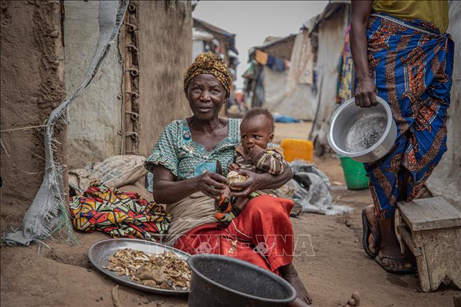 Người dân tại trại tị nạn ở tỉnh Ituri, CHDC Congo. Ảnh: THX/TTXVN phát