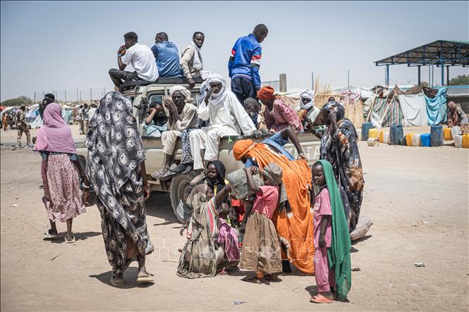 Người tị nạn Sudan tại thành phố Tine, CH Chad. Ảnh: THX/TTXVN phát