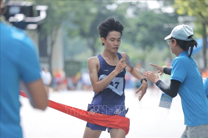 VĐV về đích các nội dung. Ảnh: Minh Quyết - TTXVN