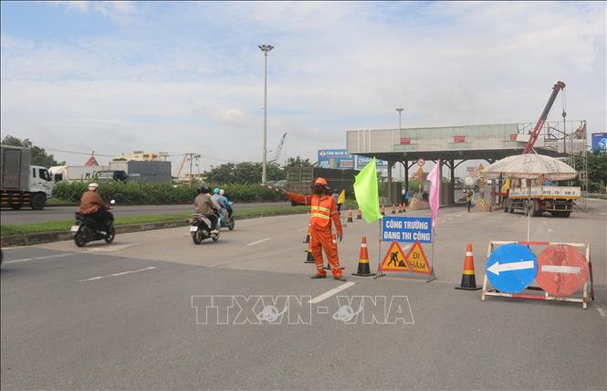 Từ 11/8/2026, các đơn vị bắt đầu tiến hành tháo dỡ trạm thu phí cầu Đồng Nai. Ảnh: Công Phong - TTXVN