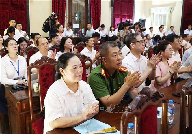 Các cử tri tham dự hội nghị. Ảnh: Thống Nhất – TTXVN