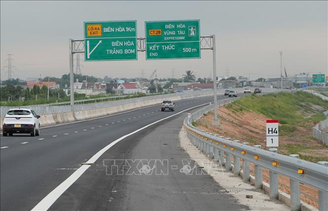 Mái taluy tại Dự án thành phần 1, cao tốc Biên Hòa - Vũng Tàu. Ảnh: Công Phong - TTXVN