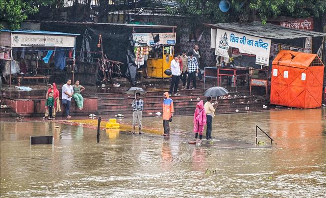 Mực nước sông dâng cao do mưa lớn tại Lucknow, bang Uttar Pradesh, Ấn Độ ngày 26/9/2026. Ảnh: ANI/TTXVN phát