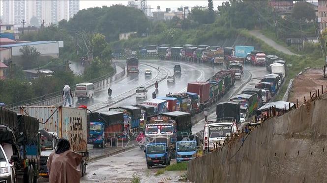 Giao thông ùn tắc trên cao tốc ở Kathmandu, Nepal do sạt lở đất sau mưa lớn, ngày 25/9/2026. Ảnh: ANI/TTXVN phát