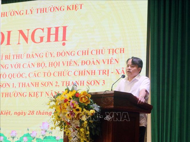 Chủ tịch UBND phường Lý Thường Kiệt Trần Trọng Đại tiếp thu, giải đáp ý kiến của cán bộ, đoàn viên, hội viên của Mặt trận Tổ quốc và các tổ chức chính trị - xã hội trên địa bàn. Ảnh: Nguyễn Chinh – TTXVN