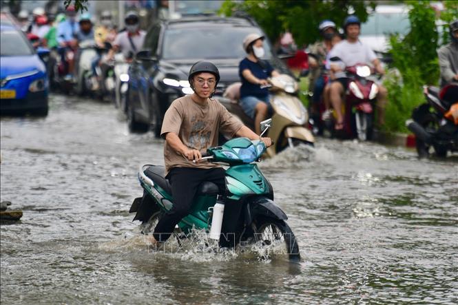 Ngập do triều cường chiều 28/9 ở đường Nguyễn Lương Bằng, phường Tân Mỹ, TP. Hồ Chí Minh. Ảnh: Hồng Đạt - TTXVN
