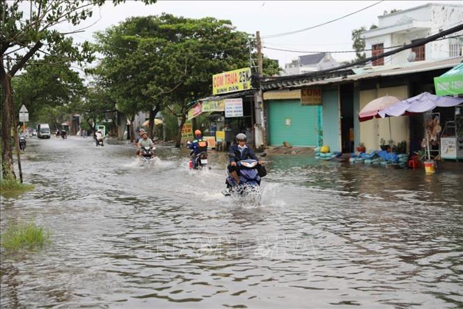 Nhiều tuyến đường khu vực phía Nam TP. Hồ Chí Minh ngập cục bộ do triều cường dâng cao chiều 28/9, dù nhiều nơi không mưa hoặc mưa không đáng kể. Hồng Đạt - TTXVN