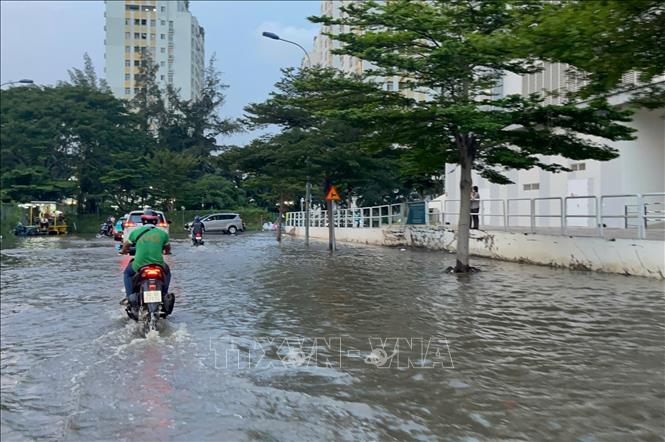 Ngập cục bộ do triều cường trên đường Số 14, phường Tân Hưng, TP. Hồ Chí Minh. Ảnh: Hồng Đạt - TTXVN