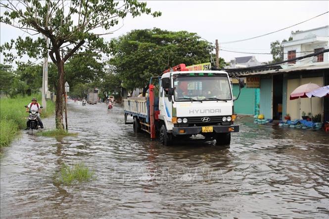 Ngập do triều cường chiều 28/9 trên đường Nguyễn Bình, xã Hiệp Phước, TP. Hồ Chí Minh. Ảnh: Hồng Đạt - TTXVN