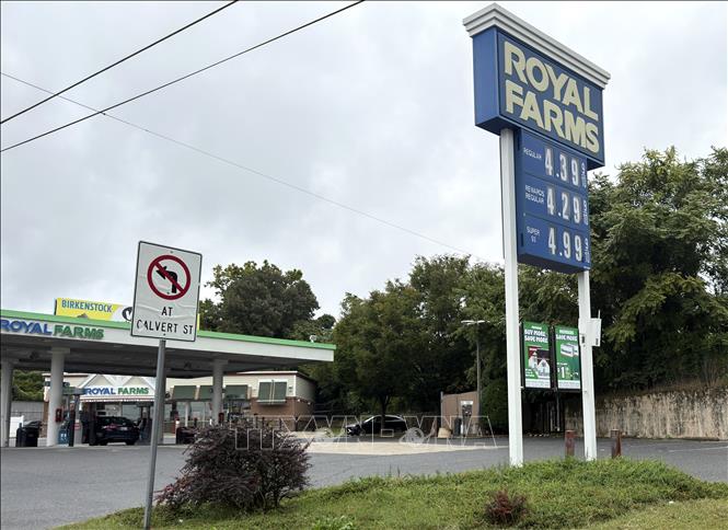 Một cây xăng của chuỗi cửa hàng tiện lợi và trạm xăng Royal Farms của Mỹ ở thành phố Salisbury, bang Maryland ngày 26/9/2026. Ảnh: Ngọc Quang – PV TTXVN tại Mỹ