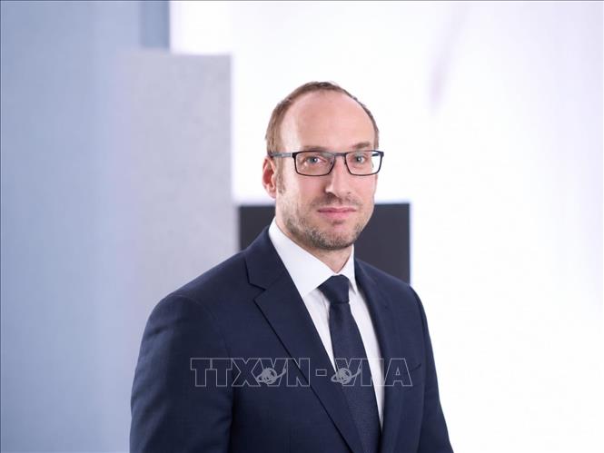 Ông Alexander Schönl, Giám đốc điều hành, Nhà sáng lập kiêm Cố vấn cấp cao về Microsoft Dynamics 365 Business Central tại công ty Solid Scale Solutions, trụ sở tại bang Bavaria (Đức). Ảnh: TTXVN phát