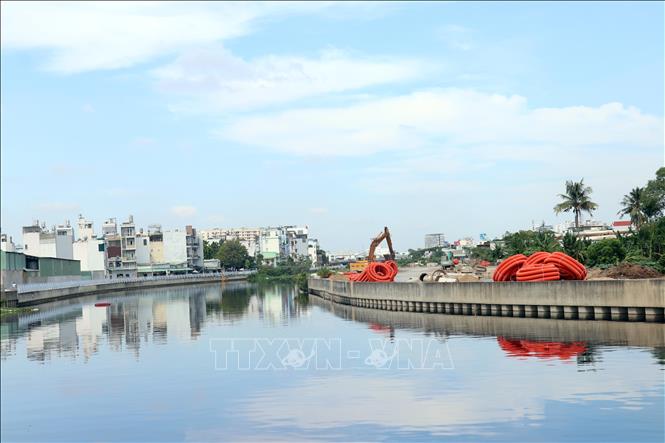 Dự án cải tạo kênh Tham Lương - Bến Cát - rạch Nước Lên đang được TP. Hồ Chí Minh triển khai nhằm chỉnh trang đô thị. Ảnh: Tiến Lực - TTXVN