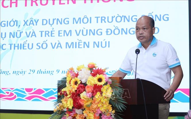 Ông Hà Chí Nguyện, Chủ tịch UB MTTQ Việt Nam xã Văn Lãng phát biểu hưởng ứng Chiến dịch truyền thông. Ảnh: Anh Tuấn – TTXVN
