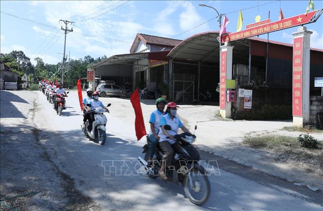 Ra quân tuyên truyền lưu động, diễu hành truyền thông tại cộng đồng trong địa bàn xã Văn Lãng về Chiến dịch truyền thông. Ảnh: Anh Tuấn – TTXVN