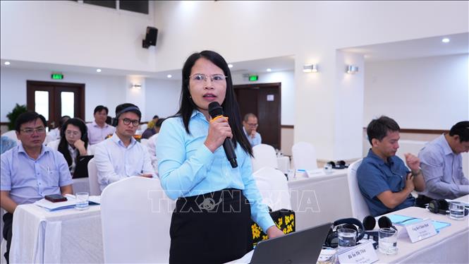 Bà Ân Thị Thìn, Phó Giám đốc Sở Dân tộc và Tôn giáo tỉnh Quảng Ninh, phát biểu thảo luận tại Hội nghị. Ảnh: Thanh Tân – TTXVN
