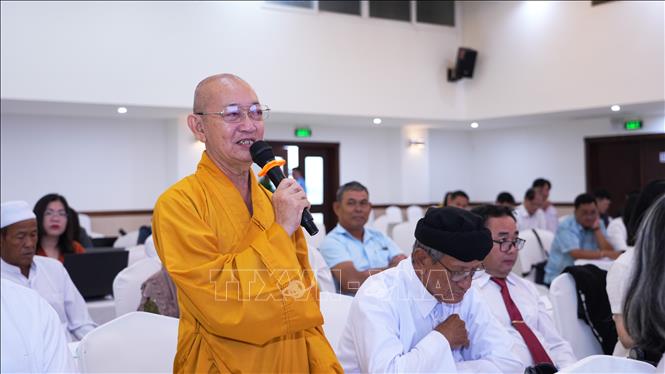 Thượng tọa Thích Quảng Tâm, Trưởng ban trị sự Giáo hội Phật giáo tỉnh Tây Ninh phát biểu thảo luận. Ảnh: Thanh Tân – TTXVN