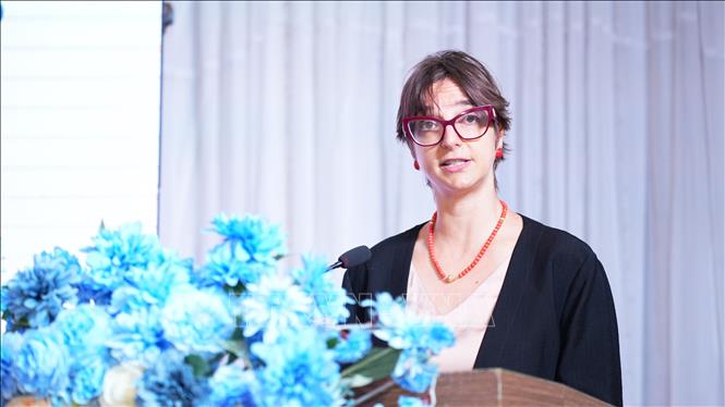 Bà Federica Dispenza, Trợ lý Trưởng Đại diện Thường trú Chương trình Phát triển Liên hợp quốc (UNDP), Trưởng nhóm quản trị và tham gia Ủy ban Công ước CERD, phát biểu. Ảnh: Thanh Tân – TTXVN