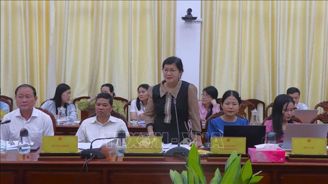 Đại diện các sở, ngành thành phố Cần Thơ báo cáo. Ảnh: Nguyễn Hằng - TTXVN