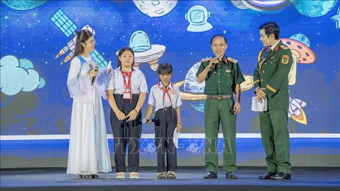 Chương trình “Ngân Hà Ước Mơ”, do Bộ Chỉ huy Quân sự thành phố Đà Nẵng tổ chức, nhằm lắng nghe và đồng hành cùng trẻ em vùng cao. Ảnh: Khoa Chương - TTXVN