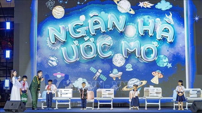 Chương trình “Ngân Hà Ước Mơ” mở ra không gian để trẻ em vùng cao Đà Nẵng được thực hiện giấc mơ của mình. Ảnh: Khoa Chương - TTXVN