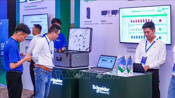 Một số mô hình được giới thiệu bên lề hội thảo. Ảnh: Minh Phú - TTVXN