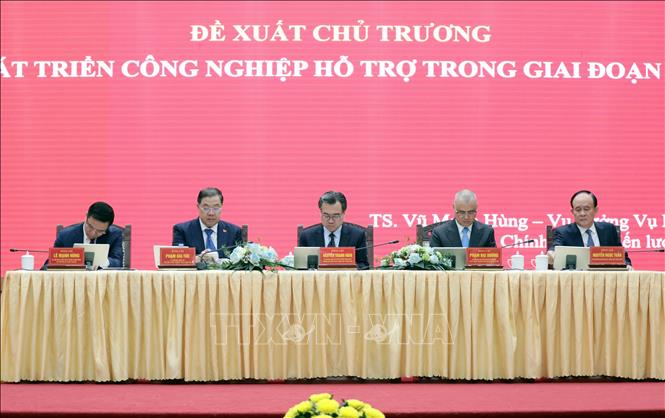 Chủ trì Hội thảo. Ảnh: Tạ Toàn - TTXVN