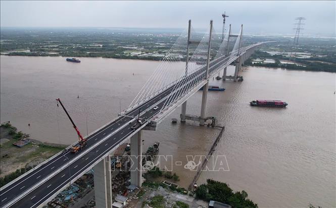 Cầu Phước Khánh (bắc qua sông Đồng Nai) trên cao tốc Bến Lức - Long Thành nối Thành phố Hồ Chí Minh với thành phố Đồng Nai. Ảnh: Công Phong - TTXVN