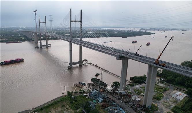 Cầu Phước Khánh (bắc qua sông Đồng Nai) trên cao tốc Bến Lức - Long Thành nối Thành phố Hồ Chí Minh với thành phố Đồng Nai. Ảnh: Công Phong - TTXVN