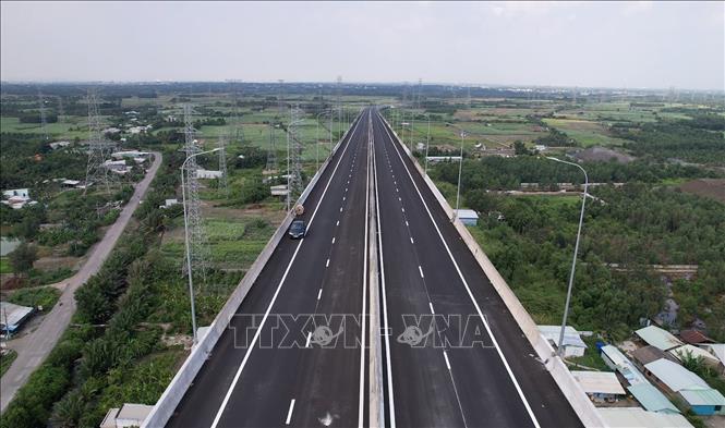 Đoạn tuyến qua thành phố Đồng Nai trên cao tốc Bến Lức - Long Thành đã hoàn thành, sẵn sàng thông xe. Ảnh: Công Phong - TTXVN