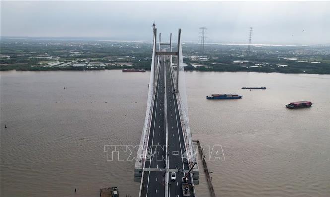 Cầu Phước Khánh trên cao tốc Bến Lức - Long Thành nối Thành phố Hồ Chí Minh với thành phố Đồng Nai. Ảnh: Công Phong - TTXVN