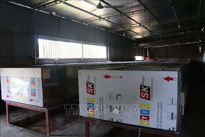 Chuồng nuôi chồn hương kiểu mới được làm từ các tấm panel cách nhiệt, giúp giữ ấm cho chồn vào mùa đông và mát mẻ vào mùa hè. Ảnh: Hoàng Ngà - TTXVN