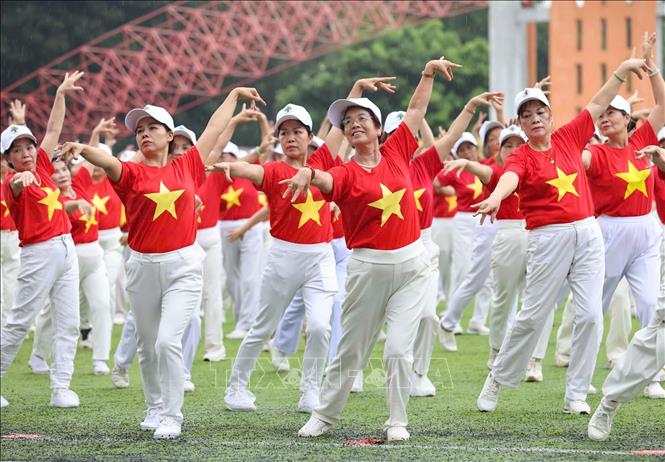  Hội Người cao tuổi thành phố Hà Nội phát động Tháng hành động vì người cao tuổi năm 2026 và xác lập Kỷ lục Việt Nam với màn biểu diễn dân vũ có đông người cao tuổi tham gia nhất (17/9/2026). Ảnh: Thanh Tùng - TTXVN