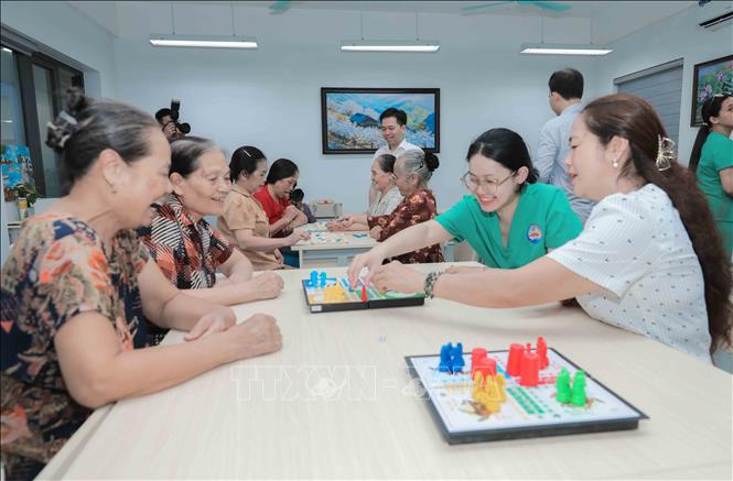 Cơ sở dưỡng lão bán trú công lập đầu tiên tại Hà Nội tại phường Long Biên, tạo môi trường chăm sóc chuyên nghiệp, an toàn cho người cao tuổi, đồng thời giúp duy trì sự gắn kết giữa các thành viên trong gia đình. Ảnh: Phan Phương - TTXVN
