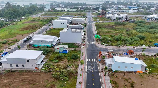Các hộ dân bị ảnh hưởng dự án Khu công nghiệp VSIP Cần Thơ được bố trí tái định cư giáp ranh với khu công nghiệp. Ảnh: Thanh Liêm - TTXVN