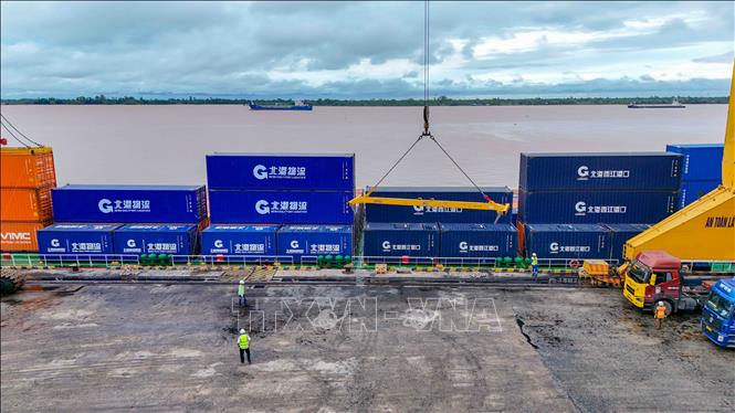 Tàu container Nan Ning Bo Run cập bến cảng Cái Cui, mở thêm tuyến vận tải trực tiếp giữa Cần Thơ và Nam Ninh (Trung Quốc) từ tháng 9/2026. Ảnh: Thanh Liêm - TTXVN