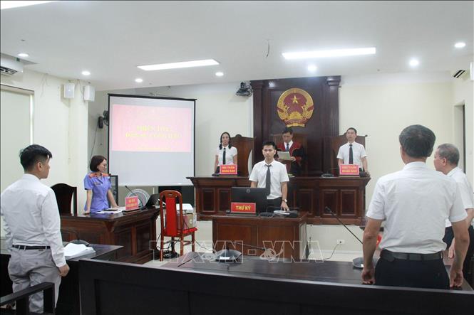 Hội đồng xét xử tuyên án. Ảnh: Kim Anh - TTXVN