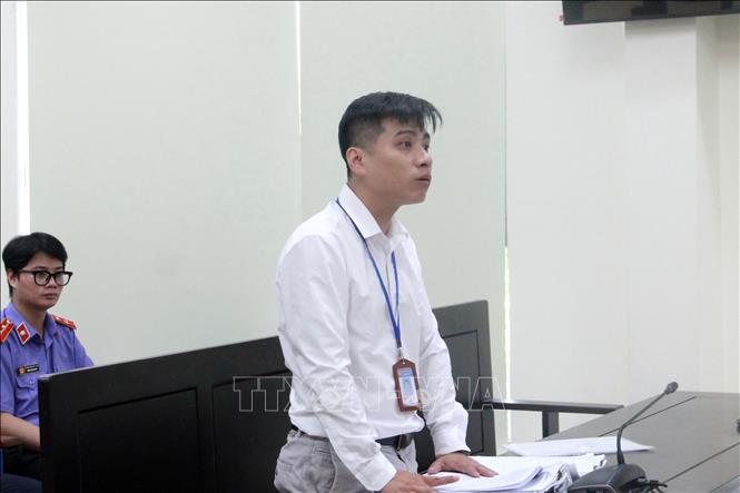 Đại diện UBND xã Sóc Sơn, Hà Nội trình bày tại phiên tòa. Ảnh: Kim Anh - TTXVN