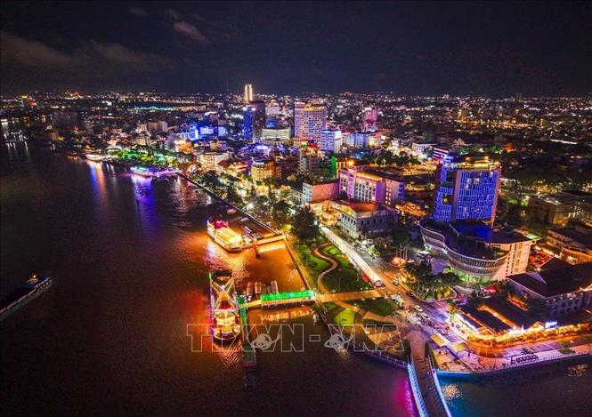 Khu vực Bến Ninh Kiều, không gian văn hóa, du lịch đặc trưng của TP Cần Thơ, ngày càng trở thành điểm đến sôi động, thu hút người dân và du khách, góp phần phát triển dịch vụ, du lịch và kinh tế đêm của thành phố. Ảnh: Hoàng Hiếu - TTXVN