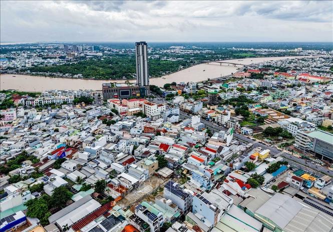 Hạ tầng đô thị và giao thông Cần Thơ đang được đầu tư, nâng cấp theo hướng đồng bộ, hiện đại, từng bước mở rộng không gian phát triển của thành phố. Ảnh: Hoàng Hiếu - TTXVN
