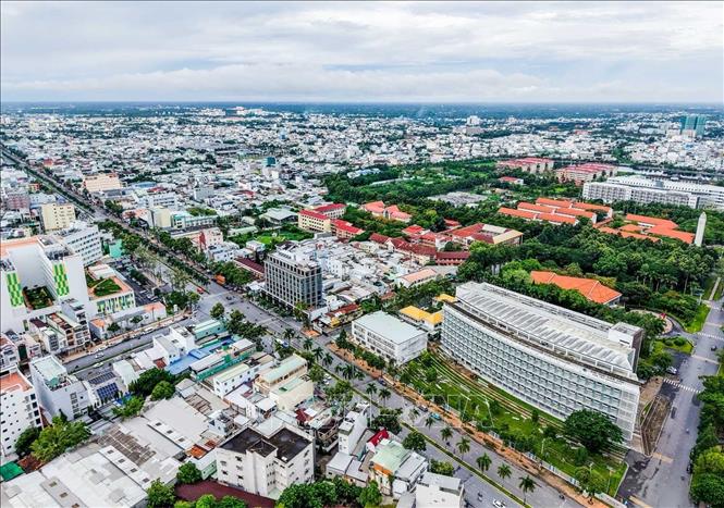 Đại học Cần Thơ - một trong những cơ sở giáo dục đại học trọng điểm của vùng Đồng bằng sông Cửu Long, giữ vai trò quan trọng trong đào tạo nguồn nhân lực và nghiên cứu khoa học, góp phần cung cấp nguồn nhân lực chất lượng cao phục vụ phát triển kinh tế - xã hội của Cần Thơ và toàn vùng. Ảnh: Hoàng Hiếu – TTXVN